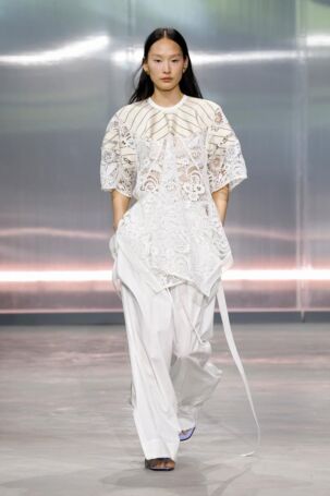 7/52 | 3.1 Phillip Lim Spring 2025 | Photo: NOWFASHION.com 3.1 Phillip Lim Spring 2025 | Photo: NOWFASHION.com