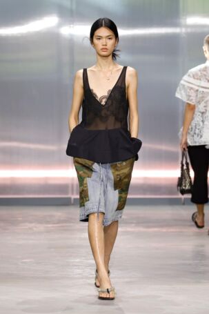 10/52 | 3.1 Phillip Lim Spring 2025 | Photo: NOWFASHION.com 3.1 Phillip Lim Spring 2025 | Photo: NOWFASHION.com