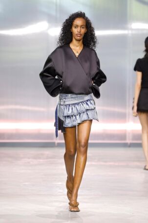 12/52 | 3.1 Phillip Lim Spring 2025 | Photo: NOWFASHION.com 3.1 Phillip Lim Spring 2025 | Photo: NOWFASHION.com