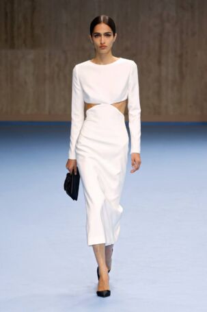 4/63 | Carolina Herrera Spring 2025 | Photo: NOWFASHION.com Carolina Herrera Spring 2025 | Photo: NOWFASHION.com