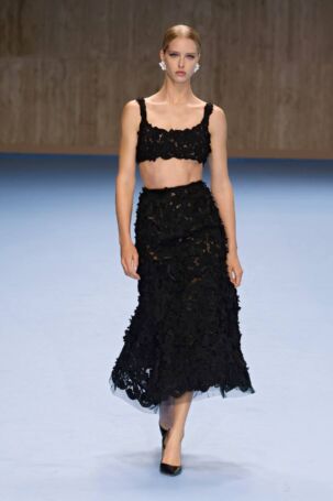 11/63 | Carolina Herrera Spring 2025 | Photo: NOWFASHION.com Carolina Herrera Spring 2025 | Photo: NOWFASHION.com