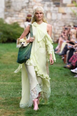 5/37 | Collina Strada Spring 2025 | Photo: Stefania Danese on behalf of GORUNWAY | Courtesy of Collina Strada Collina Strada Spring 2025 | Photo: Stefania Danese on behalf of GORUNWAY | Courtesy of Collina Strada