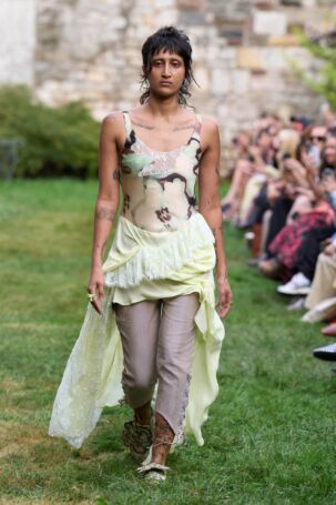 8/37 | Collina Strada Spring 2025 | Photo: Stefania Danese on behalf of GORUNWAY | Courtesy of Collina Strada Collina Strada Spring 2025 | Photo: Stefania Danese on behalf of GORUNWAY | Courtesy of Collina Strada