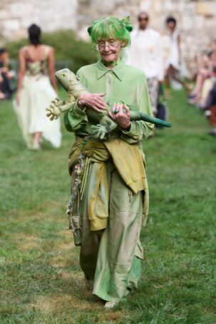 9/37 | Collina Strada Spring 2025 | Photo: Stefania Danese on behalf of GORUNWAY | Courtesy of Collina Strada Collina Strada Spring 2025 | Photo: Stefania Danese on behalf of GORUNWAY | Courtesy of Collina Strada