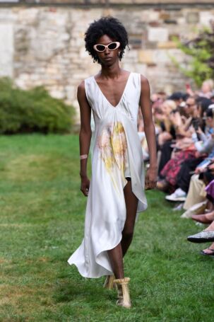 11/37 | Collina Strada Spring 2025 | Photo: Stefania Danese on behalf of GORUNWAY | Courtesy of Collina Strada Collina Strada Spring 2025 | Photo: Stefania Danese on behalf of GORUNWAY | Courtesy of Collina Strada