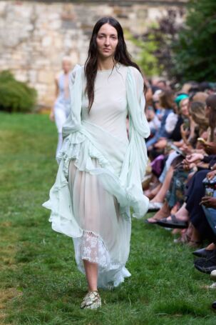 12/37 | Collina Strada Spring 2025 | Photo: Stefania Danese on behalf of GORUNWAY | Courtesy of Collina Strada Collina Strada Spring 2025 | Photo: Stefania Danese on behalf of GORUNWAY | Courtesy of Collina Strada
