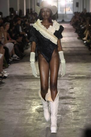 4/24 | Elena Velez Spring 2025 | Photo: NOWFASHION.com Elena Velez Spring 2025 | Photo: NOWFASHION.com