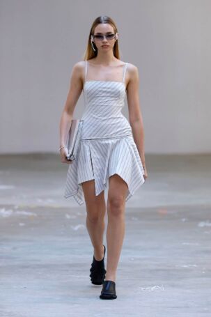 2/31 | Jane Wade Spring 2025 | Photo: NOWFASHION.com Jane Wade Spring 2025 | Photo: NOWFASHION.com