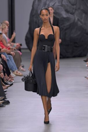 1/67 | Michael Kors Collection Spring 2025 | Photo: NOWFASHION.com Michael Kors Collection Spring 2025 | Photo: NOWFASHION.com