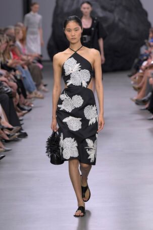 10/67 | Michael Kors Collection Spring 2025 | Photo: NOWFASHION.com Michael Kors Collection Spring 2025 | Photo: NOWFASHION.com