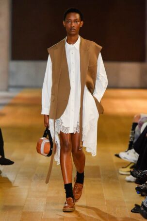 1/35 | MONSE Spring 2025 | Photo: NOWFASHION.com MONSE Spring 2025 | Photo: NOWFASHION.com