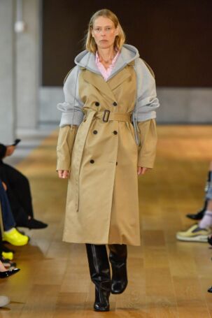 4/35 | MONSE Spring 2025 | Photo: NOWFASHION.com MONSE Spring 2025 | Photo: NOWFASHION.com