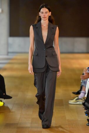 5/35 | MONSE Spring 2025 | Photo: NOWFASHION.com MONSE Spring 2025 | Photo: NOWFASHION.com