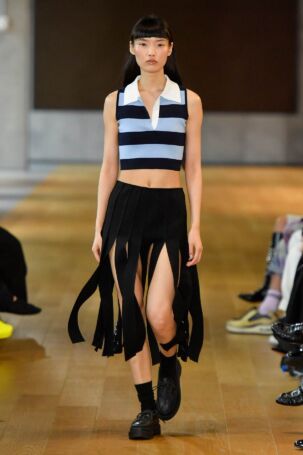12/35 | MONSE Spring 2025 | Photo: NOWFASHION.com MONSE Spring 2025 | Photo: NOWFASHION.com