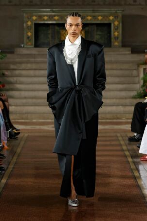 1/47 | Palomo Spain Spring 2025 | Photo: NOWFASHION.com Palomo Spain Spring 2025 | Photo: NOWFASHION.com