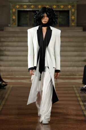 4/47 | Palomo Spain Spring 2025 | Photo: NOWFASHION.com Palomo Spain Spring 2025 | Photo: NOWFASHION.com
