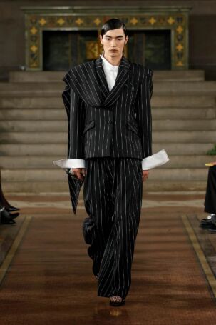 6/47 | Palomo Spain Spring 2025 | Photo: NOWFASHION.com Palomo Spain Spring 2025 | Photo: NOWFASHION.com