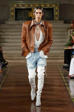 10/47 | Palomo Spain Spring 2025 | Photo: NOWFASHION.com Palomo Spain Spring 2025 | Photo: NOWFASHION.com