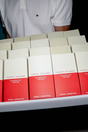 2/9 | Setting at Tommy Hilfiger Spring 2025 | Photo: BFA | Courtesy of Tommy Hilfiger Setting at Tommy Hilfiger Spring 2025 | Photo: BFA | Courtesy of Tommy Hilfiger