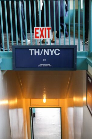 9/9 | Setting at Tommy Hilfiger Spring 2025 | Photo: BFA | Courtesy of Tommy Hilfiger Setting at Tommy Hilfiger Spring 2025 | Photo: BFA | Courtesy of Tommy Hilfiger