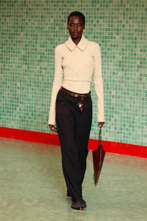 5/39 | Tory Burch Spring 2025 | Photo: NOWFASHION.com Tory Burch Spring 2025 | Photo: NOWFASHION.com
