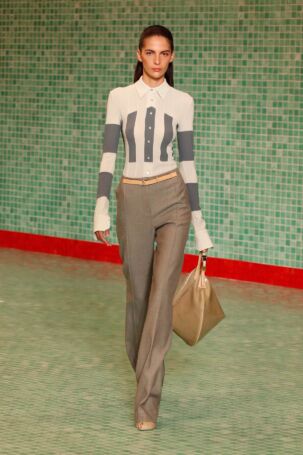 9/39 | Tory Burch Spring 2025 | Photo: NOWFASHION.com Tory Burch Spring 2025 | Photo: NOWFASHION.com