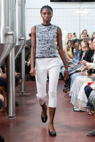 6/22 | A. Roege Hove Spring 2025 | Photo: James Cochrane | Courtesy of Copenhagen Fashion Week A. Roege Hove Spring 2025 | Photo: James Cochrane | Courtesy of Copenhagen Fashion Week