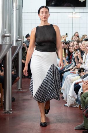 11/22 | A. Roege Hove Spring 2025 | Photo: James Cochrane | Courtesy of Copenhagen Fashion Week A. Roege Hove Spring 2025 | Photo: James Cochrane | Courtesy of Copenhagen Fashion Week