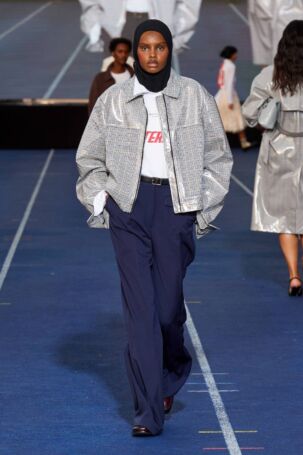 4/37 | Baum und Pferdgarten Spring 2025 | Photo: James Cochrane | Courtesy of Copenhagen Fashion Week Baum und Pferdgarten Spring 2025 | Photo: James Cochrane | Courtesy of Copenhagen Fashion Week