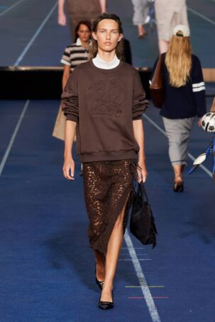 11/37 | Baum und Pferdgarten Spring 2025 | Photo: James Cochrane | Courtesy of Copenhagen Fashion Week Baum und Pferdgarten Spring 2025 | Photo: James Cochrane | Courtesy of Copenhagen Fashion Week