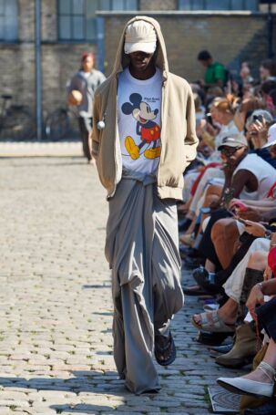 3/25 | Deadwood Spring 2025 | Photo: James Cochrane | Courtesy of Copenhagen Fashion Week Deadwood Spring 2025 | Photo: James Cochrane | Courtesy of Copenhagen Fashion Week