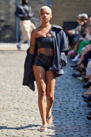 6/25 | Deadwood Spring 2025 | Photo: James Cochrane | Courtesy of Copenhagen Fashion Week Deadwood Spring 2025 | Photo: James Cochrane | Courtesy of Copenhagen Fashion Week