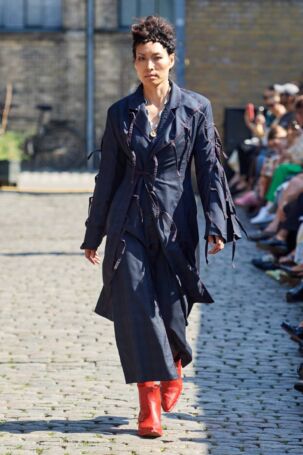 8/25 | Deadwood Spring 2025 | Photo: James Cochrane | Courtesy of Copenhagen Fashion Week Deadwood Spring 2025 | Photo: James Cochrane | Courtesy of Copenhagen Fashion Week