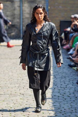 9/25 | Deadwood Spring 2025 | Photo: James Cochrane | Courtesy of Copenhagen Fashion Week Deadwood Spring 2025 | Photo: James Cochrane | Courtesy of Copenhagen Fashion Week