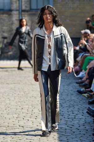 10/25 | Deadwood Spring 2025 | Photo: James Cochrane | Courtesy of Copenhagen Fashion Week Deadwood Spring 2025 | Photo: James Cochrane | Courtesy of Copenhagen Fashion Week
