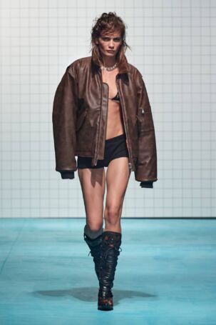 1/34 | (di)vision Spring 2025 | Photo: James Cochrane | Courtesy of Copenhagen Fashion Week (di)vision Spring 2025 | Photo: James Cochrane | Courtesy of Copenhagen Fashion Week