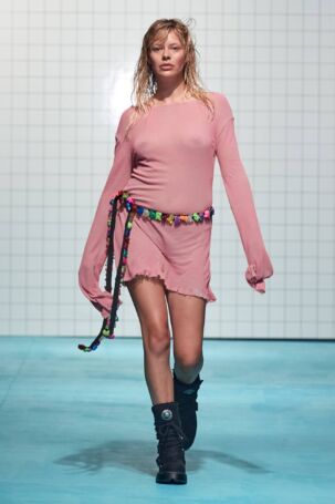 2/34 | (di)vision Spring 2025 | Photo: James Cochrane | Courtesy of Copenhagen Fashion Week (di)vision Spring 2025 | Photo: James Cochrane | Courtesy of Copenhagen Fashion Week