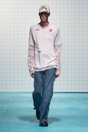 10/34 | (di)vision Spring 2025 | Photo: James Cochrane | Courtesy of Copenhagen Fashion Week (di)vision Spring 2025 | Photo: James Cochrane | Courtesy of Copenhagen Fashion Week
