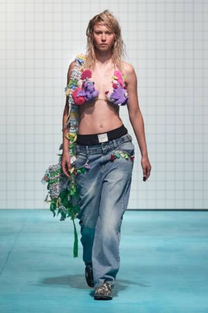 12/34 | (di)vision Spring 2025 | Photo: James Cochrane | Courtesy of Copenhagen Fashion Week (di)vision Spring 2025 | Photo: James Cochrane | Courtesy of Copenhagen Fashion Week