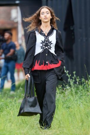3/29 | Fine Chaos Spring 2025 | Photo: James Cochrane | Courtesy of Copenhagen Fashion Week Fine Chaos Spring 2025 | Photo: James Cochrane | Courtesy of Copenhagen Fashion Week