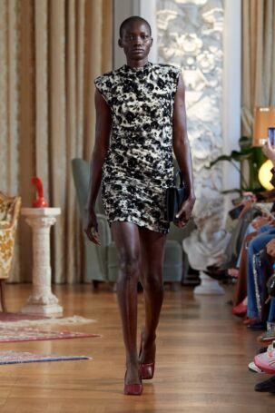 6/35 | Gestuz Spring 2025 | Photo: James Cochrane | Courtesy of Copenhagen Fashion Week Gestuz Spring 2025 | Photo: James Cochrane | Courtesy of Copenhagen Fashion Week