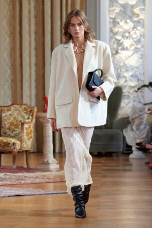 8/35 | Gestuz Spring 2025 | Photo: James Cochrane | Courtesy of Copenhagen Fashion Week Gestuz Spring 2025 | Photo: James Cochrane | Courtesy of Copenhagen Fashion Week