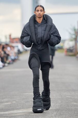 6/22 | Han Kjøbenhavn Spring 2025 | Photo: James Cochrane | Courtesy of Copenhagen Fashion Week Han Kjøbenhavn Spring 2025 | Photo: James Cochrane | Courtesy of Copenhagen Fashion Week