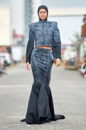 8/22 | Han Kjøbenhavn Spring 2025 | Photo: James Cochrane | Courtesy of Copenhagen Fashion Week Han Kjøbenhavn Spring 2025 | Photo: James Cochrane | Courtesy of Copenhagen Fashion Week