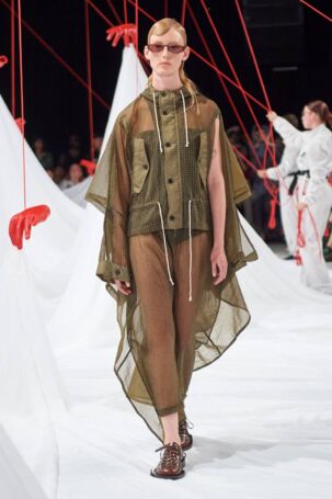 5/30 | Henrik Vibskov Spring 2025 | Photo: James Cochrane | Courtesy of Copenhagen Fashion Week Henrik Vibskov Spring 2025 | Photo: James Cochrane | Courtesy of Copenhagen Fashion Week