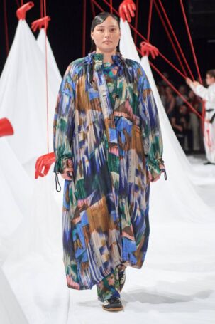 11/30 | Henrik Vibskov Spring 2025 | Photo: James Cochrane | Courtesy of Copenhagen Fashion Week Henrik Vibskov Spring 2025 | Photo: James Cochrane | Courtesy of Copenhagen Fashion Week