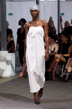 9/32 | HERSKIND Spring 2025 | Photo: James Cochrane | Courtesy of Copenhagen Fashion Week HERSKIND Spring 2025 | Photo: James Cochrane | Courtesy of Copenhagen Fashion Week