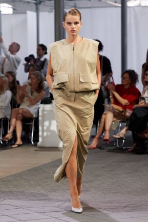10/32 | HERSKIND Spring 2025 | Photo: James Cochrane | Courtesy of Copenhagen Fashion Week HERSKIND Spring 2025 | Photo: James Cochrane | Courtesy of Copenhagen Fashion Week