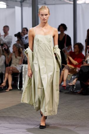11/32 | HERSKIND Spring 2025 | Photo: James Cochrane | Courtesy of Copenhagen Fashion Week HERSKIND Spring 2025 | Photo: James Cochrane | Courtesy of Copenhagen Fashion Week