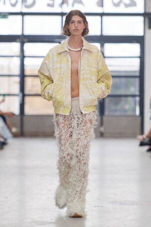 2/32 | Joao Maraschin Spring 2025 | Photo: James Cochrane | Courtesy of Copenhagen Fashion Week Joao Maraschin Spring 2025 | Photo: James Cochrane | Courtesy of Copenhagen Fashion Week